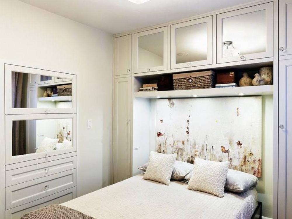 Гардероб в нишата - красиво и практично!