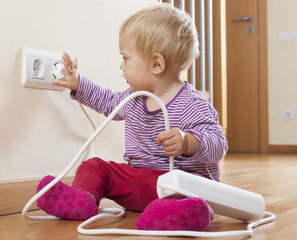 Предпазете малкото съкровище от любопитството му в тази възраст