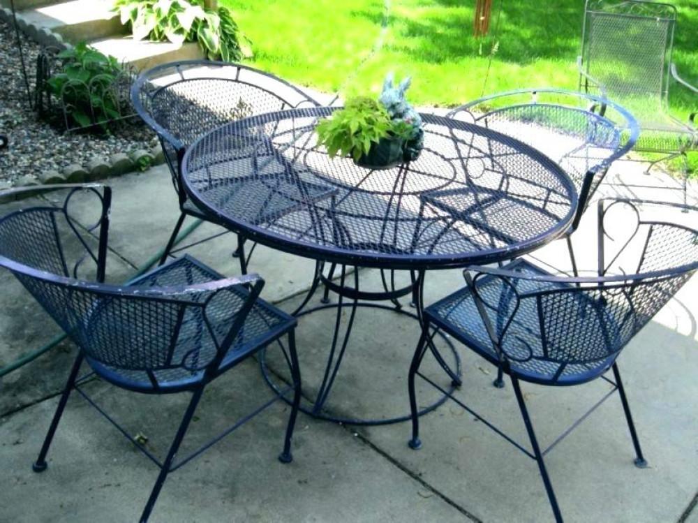 Металът от векове се използва в дома и градината