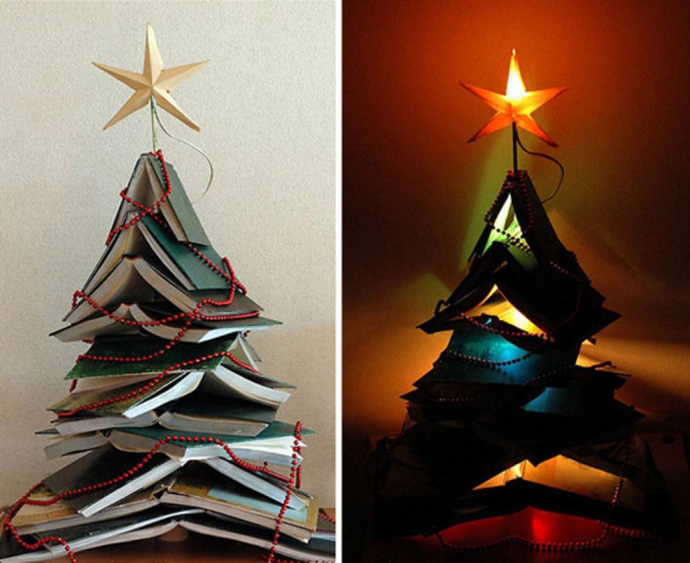 Коледно дърво от книги