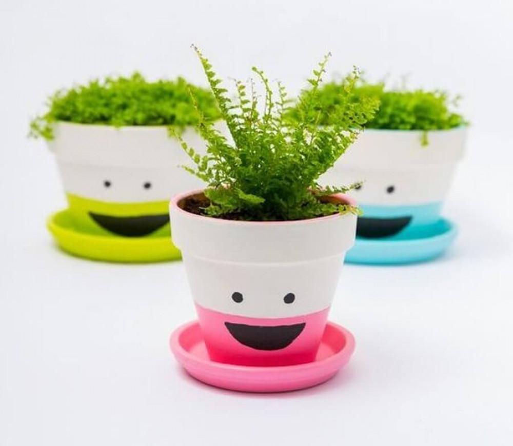 Извикайте усмивки върху саксиите си