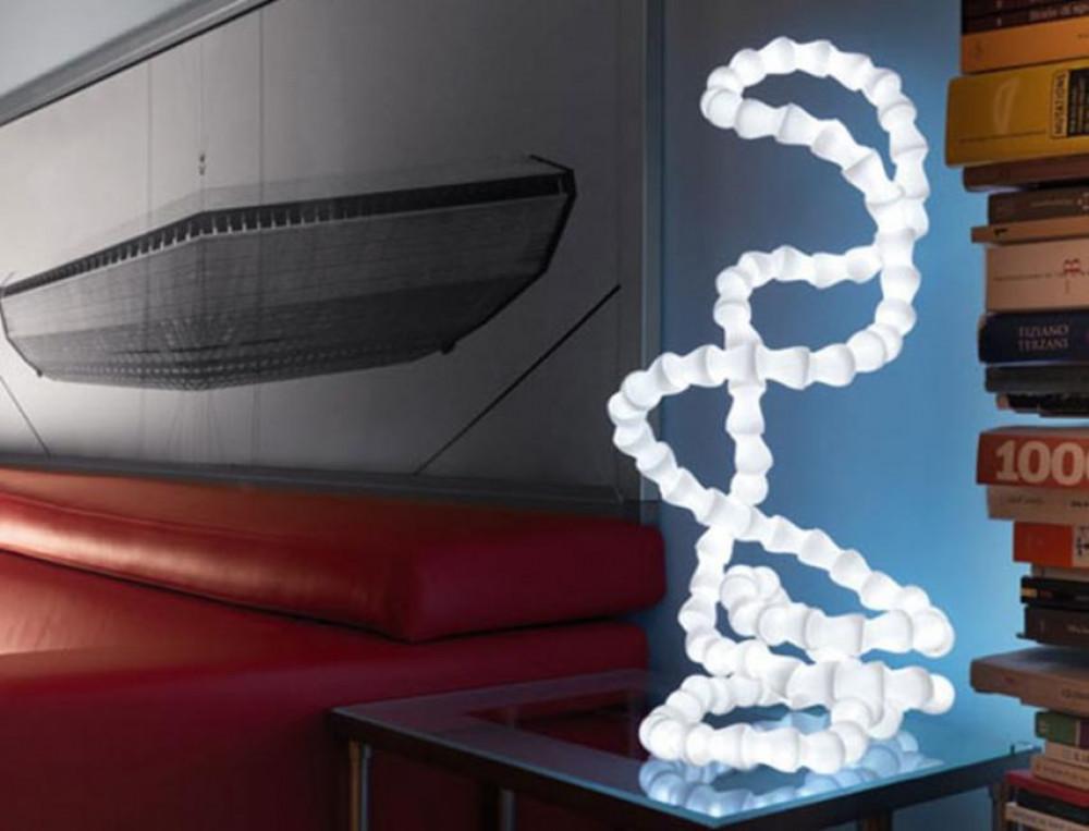 Хипнотизираща и ексцентрична - лампата с форма на... чревен тракт