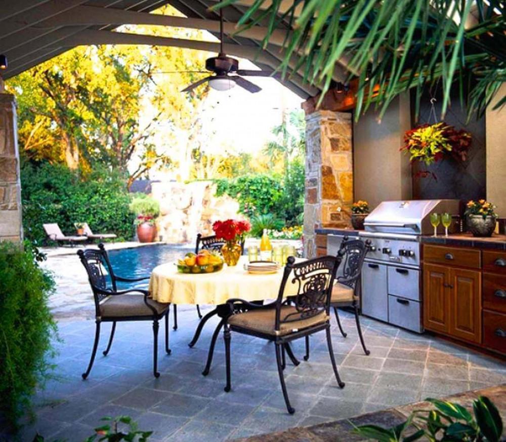 Кухня край басейна