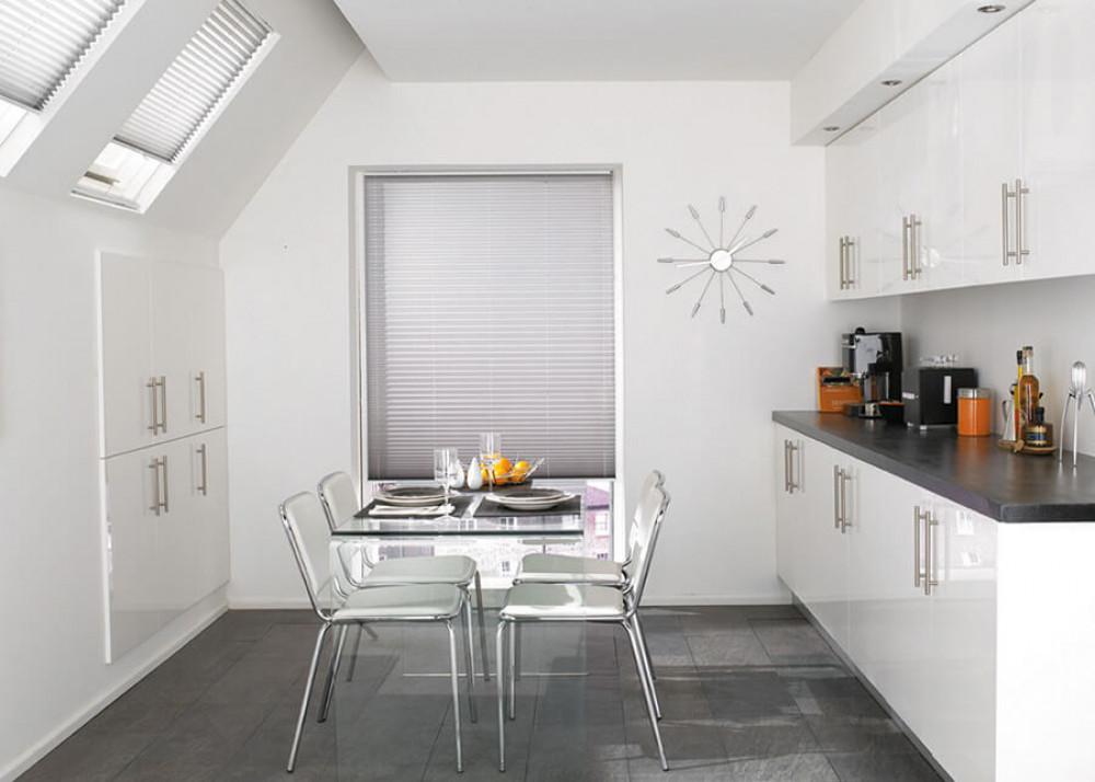 Плисе щори за красива и гостоприемна кухня