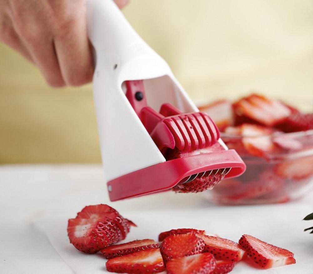 Практично пособие за по-лесно нарязване на ягоди