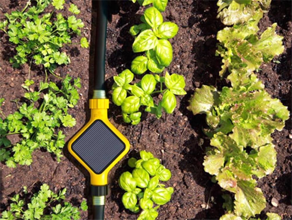 Умен сензор за градина, захранван от слънцето