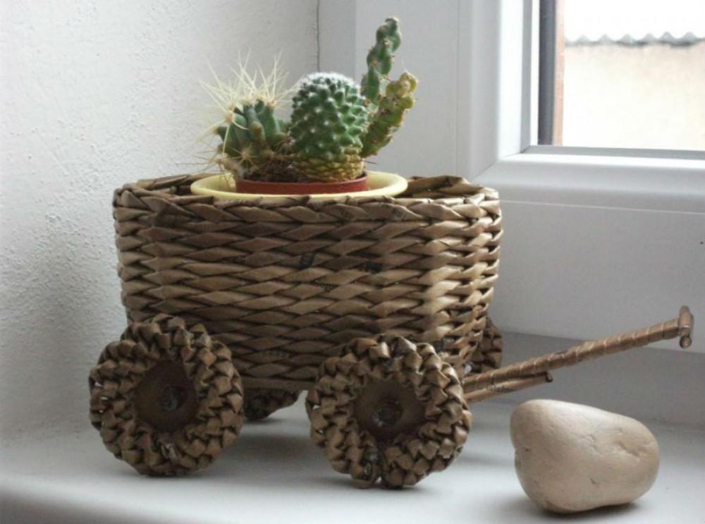 Какво да е лепилото при плетене с вестници?