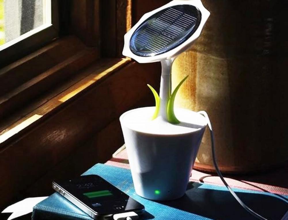 Соларно зарядно във формата на саксия