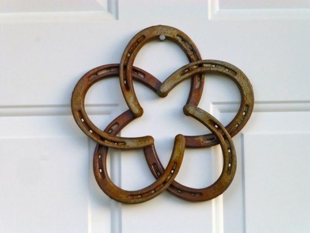 Импровизирано цвете от подкови