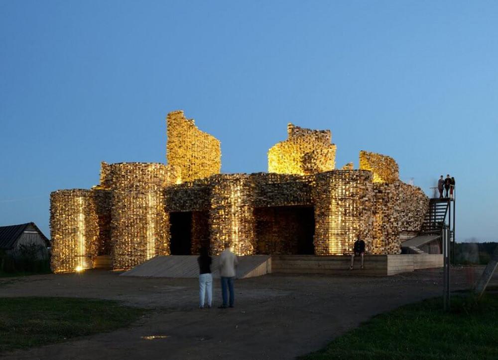 Огряна от светлини