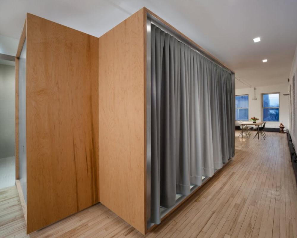 Завесата е спусната