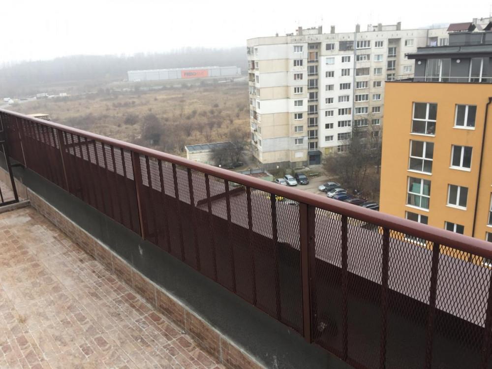 Боядисване с блажна боя.