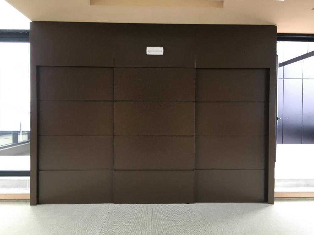 Ламперия с плъзгаща врата