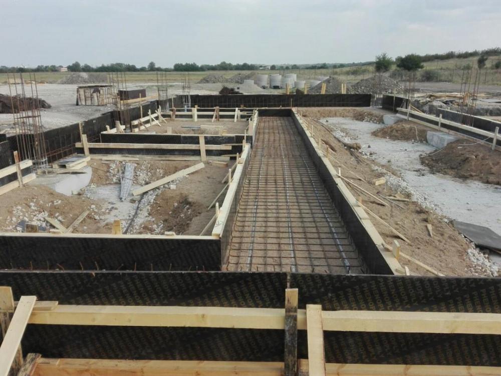 Груб строеж