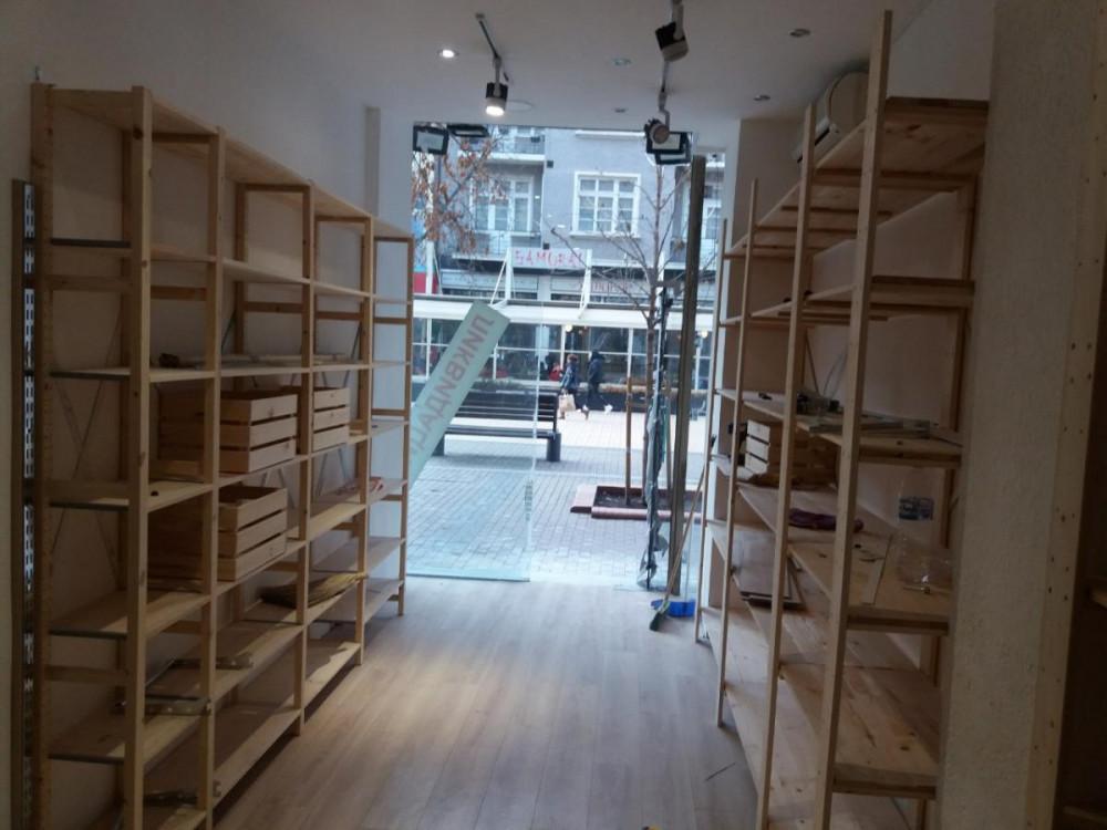 Цялостен ремонт на магазин с полагане на ламиниран паркет и монтаж стилажи