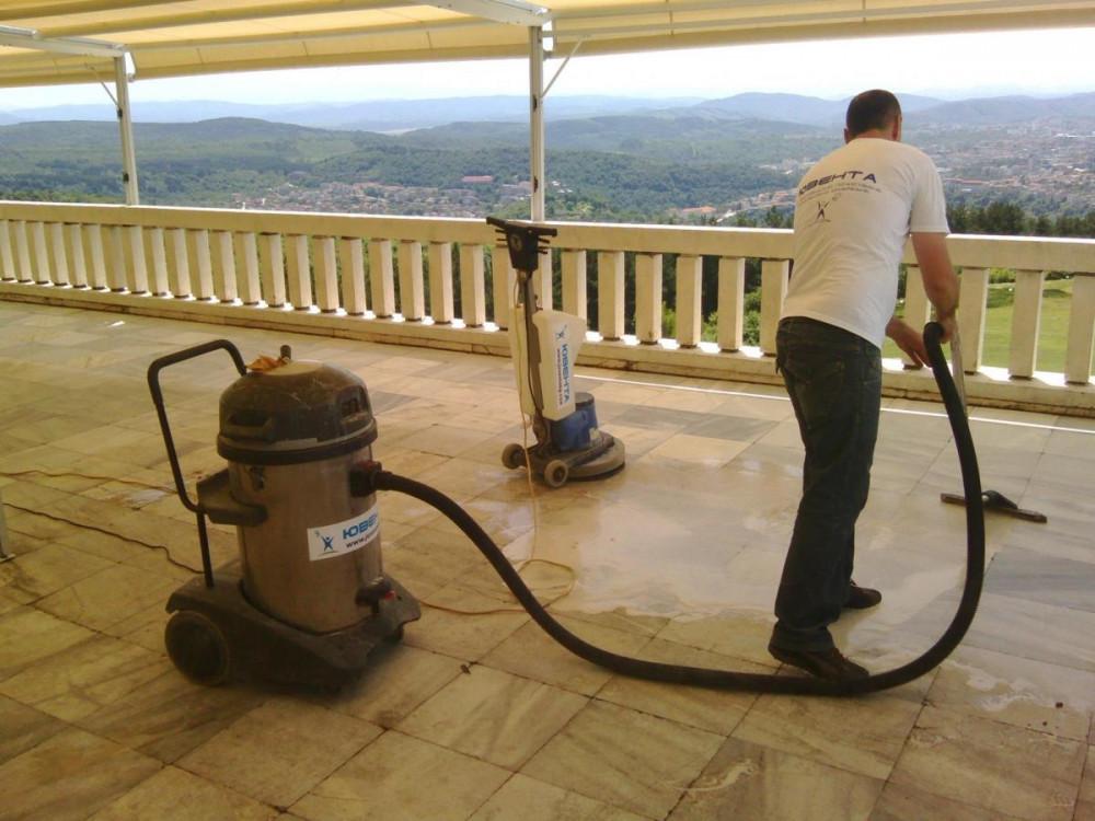 Моменти от работния процес - шлайфане на мрамор