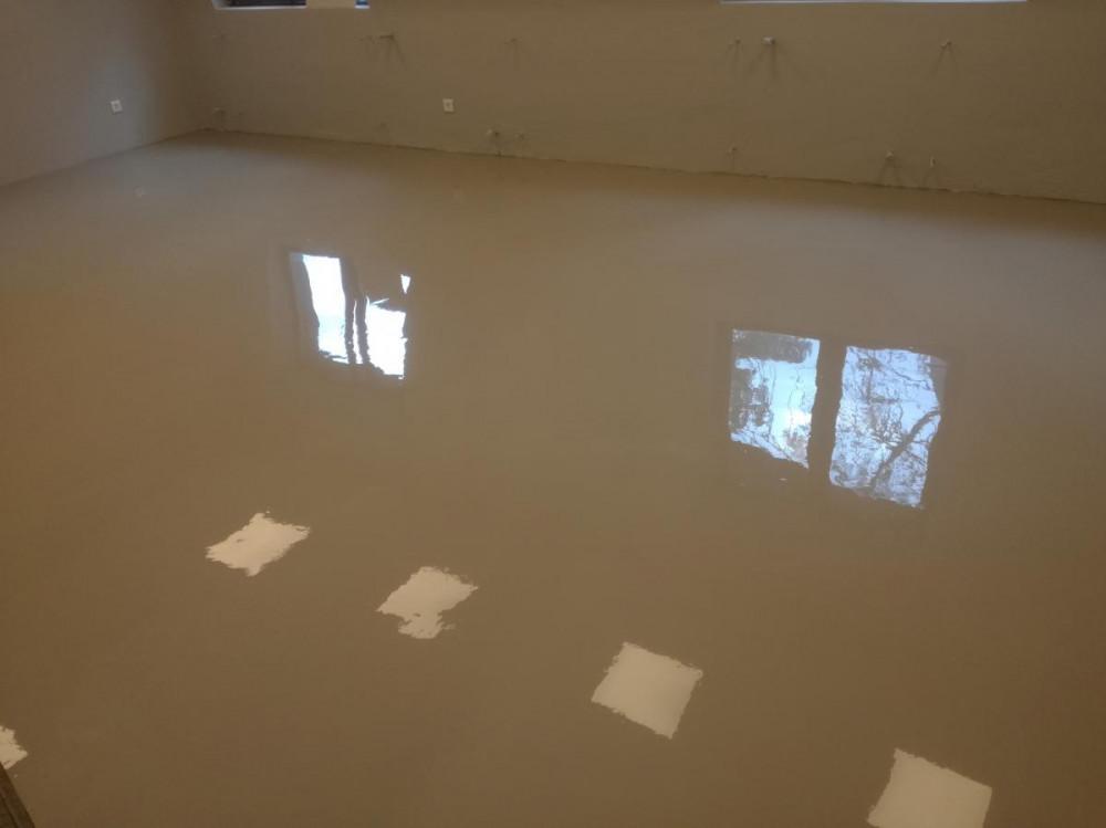 Саморазливна замазка