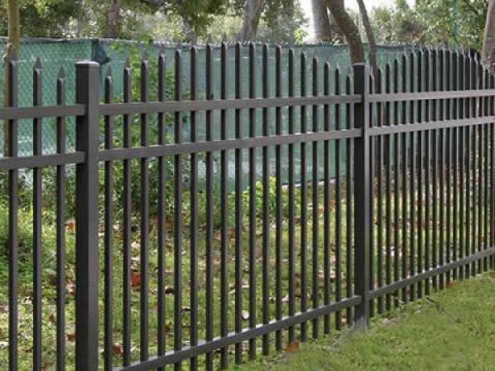 Метална оградал.