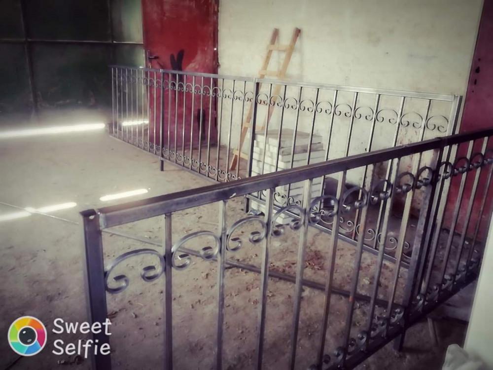 Ограда с елементи от ковано желязо!