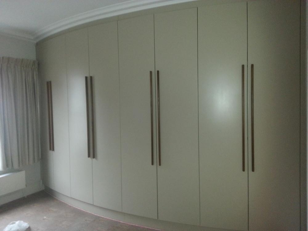 Ъглов гардероб