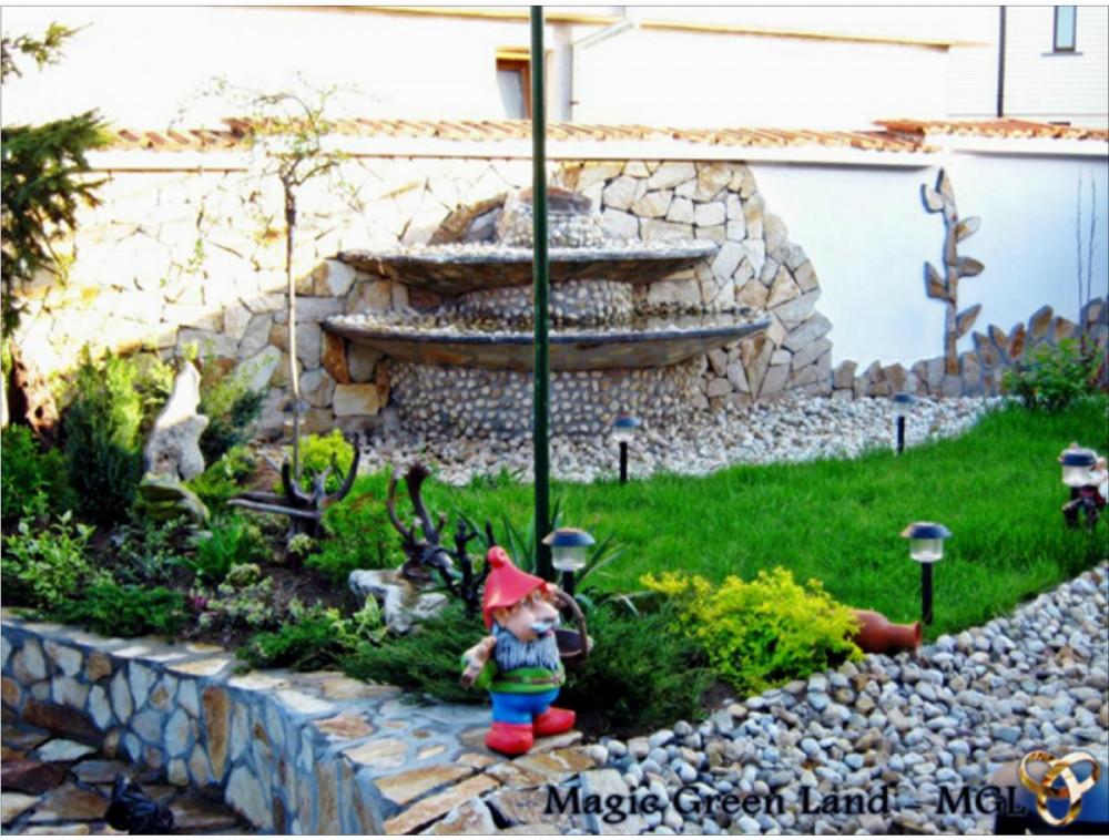 Воден елемент - каскада, река с мостче, езеро и фонтан