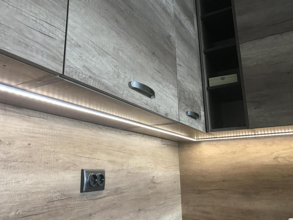 Декоративна лайсна с лед лента