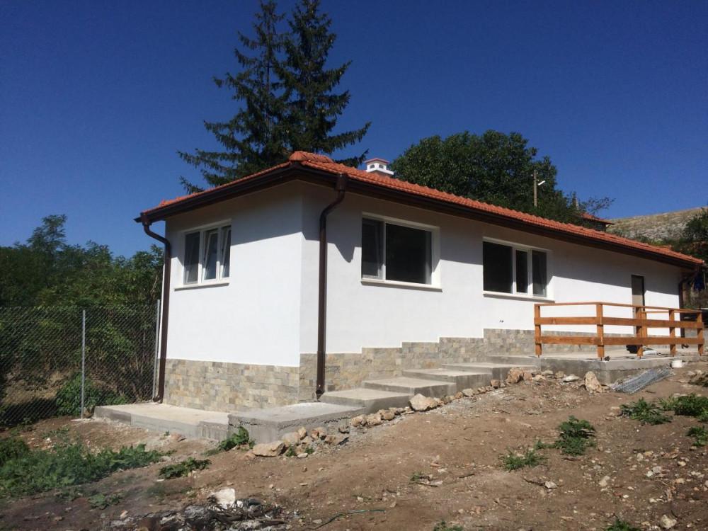 Реконструкция на къща