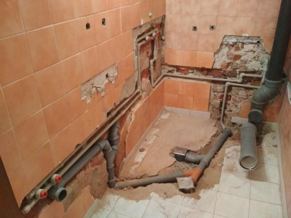Смена на водопровод и канализация  в баня