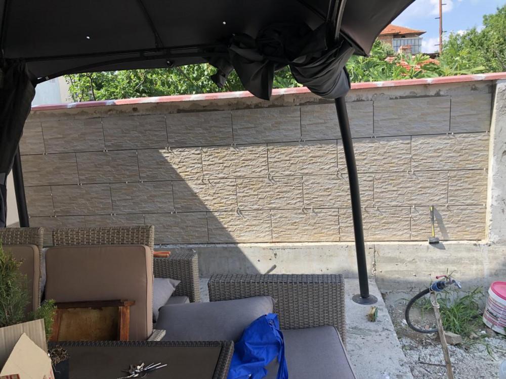 Обличане на оградно пано с гранитогрес