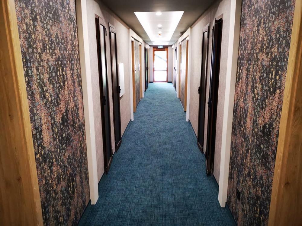 монтаж на фототапет, декоративни елементи, боя