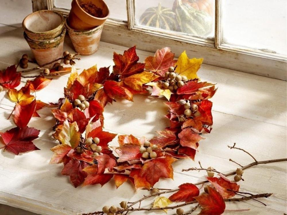 Гирлянди и венци от есенни листа