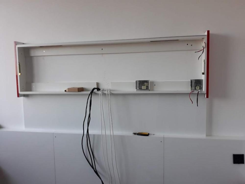 Табла над креват