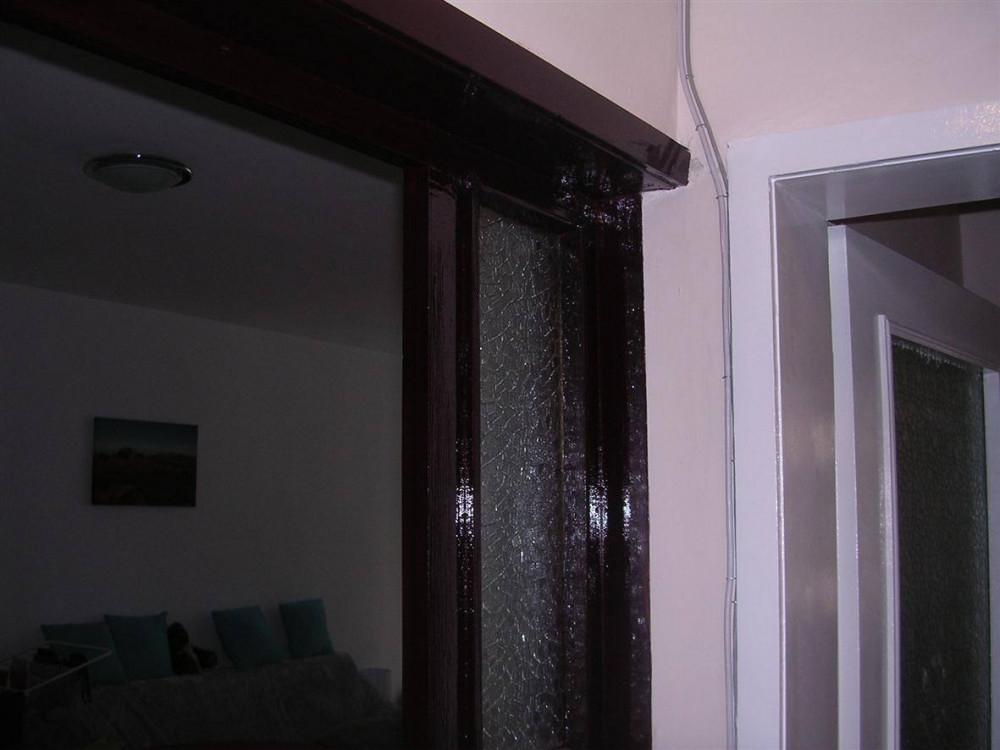 Боядисване на врати.