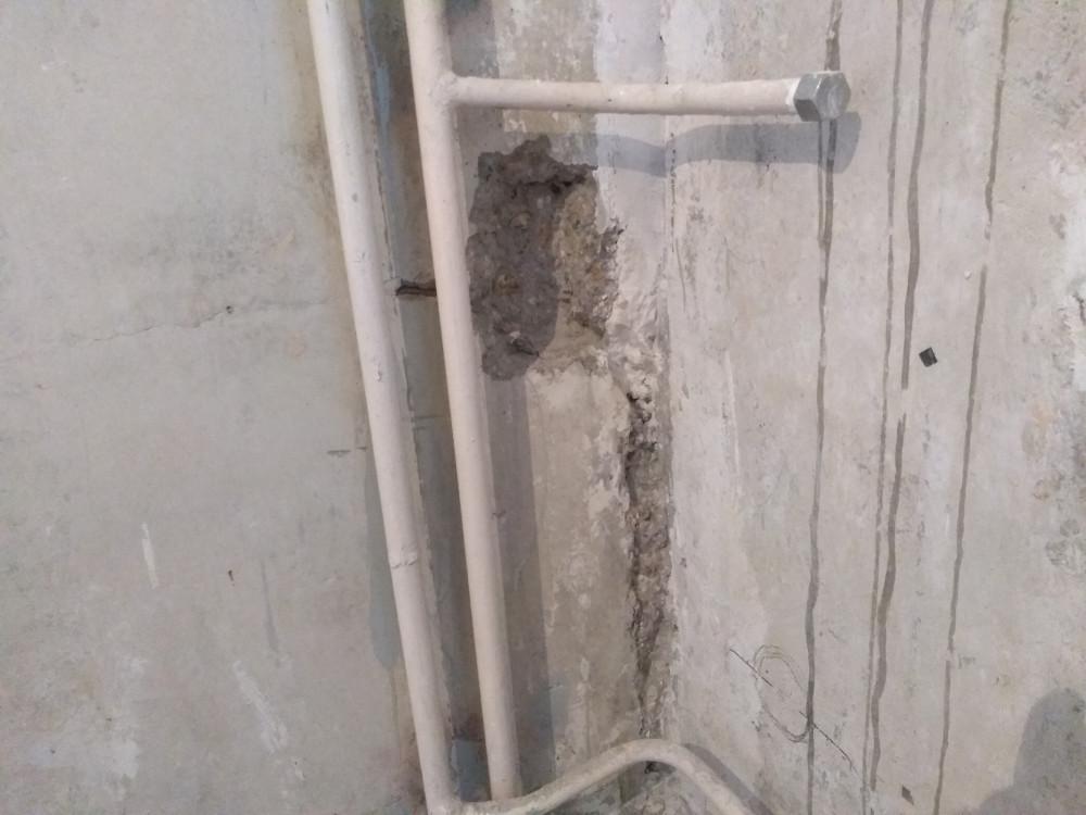 Добавяне на контакти в панелна стая