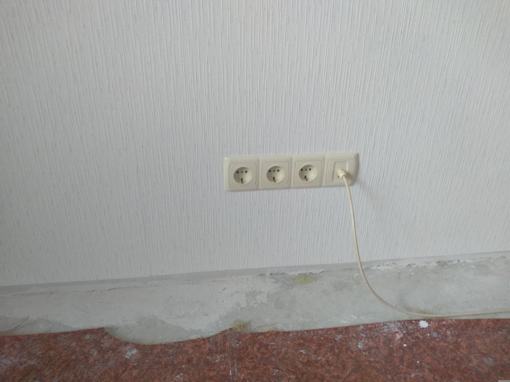 Добавяне на контакти в панелна стая