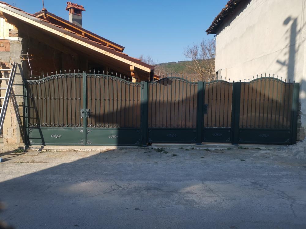 Врата ковано желязо с автоматика