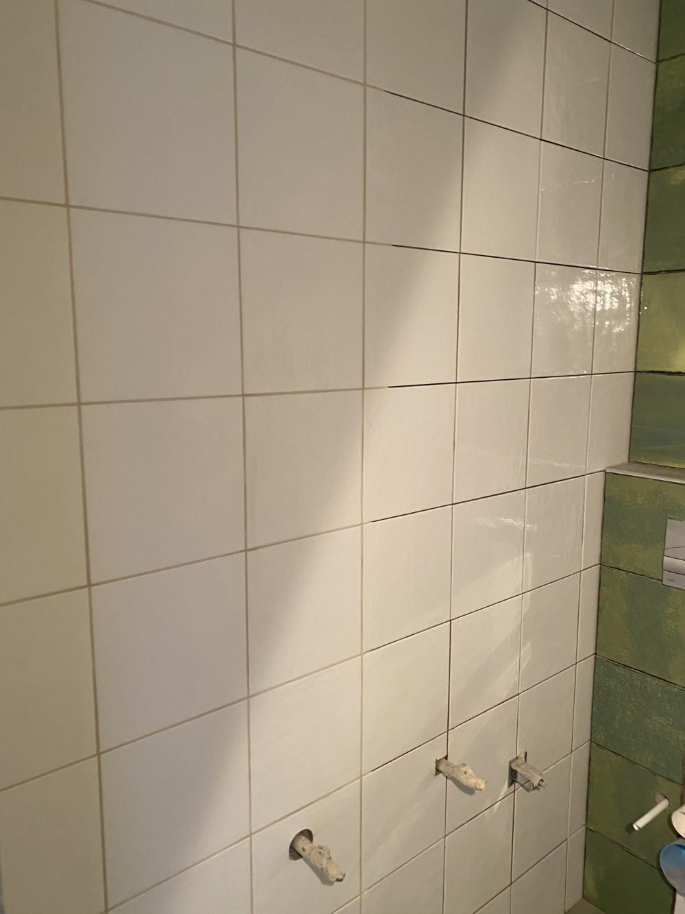 Лепена на плочки в банята