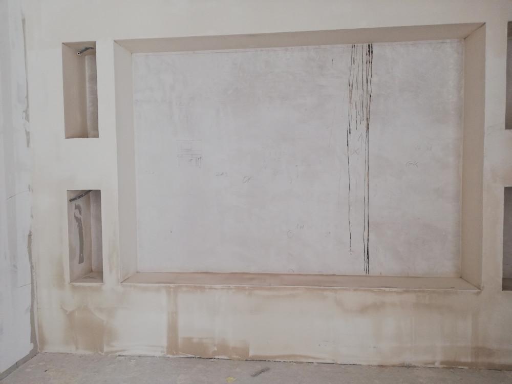 Предстенка със обръщане и монтаж на отвори за рафтове