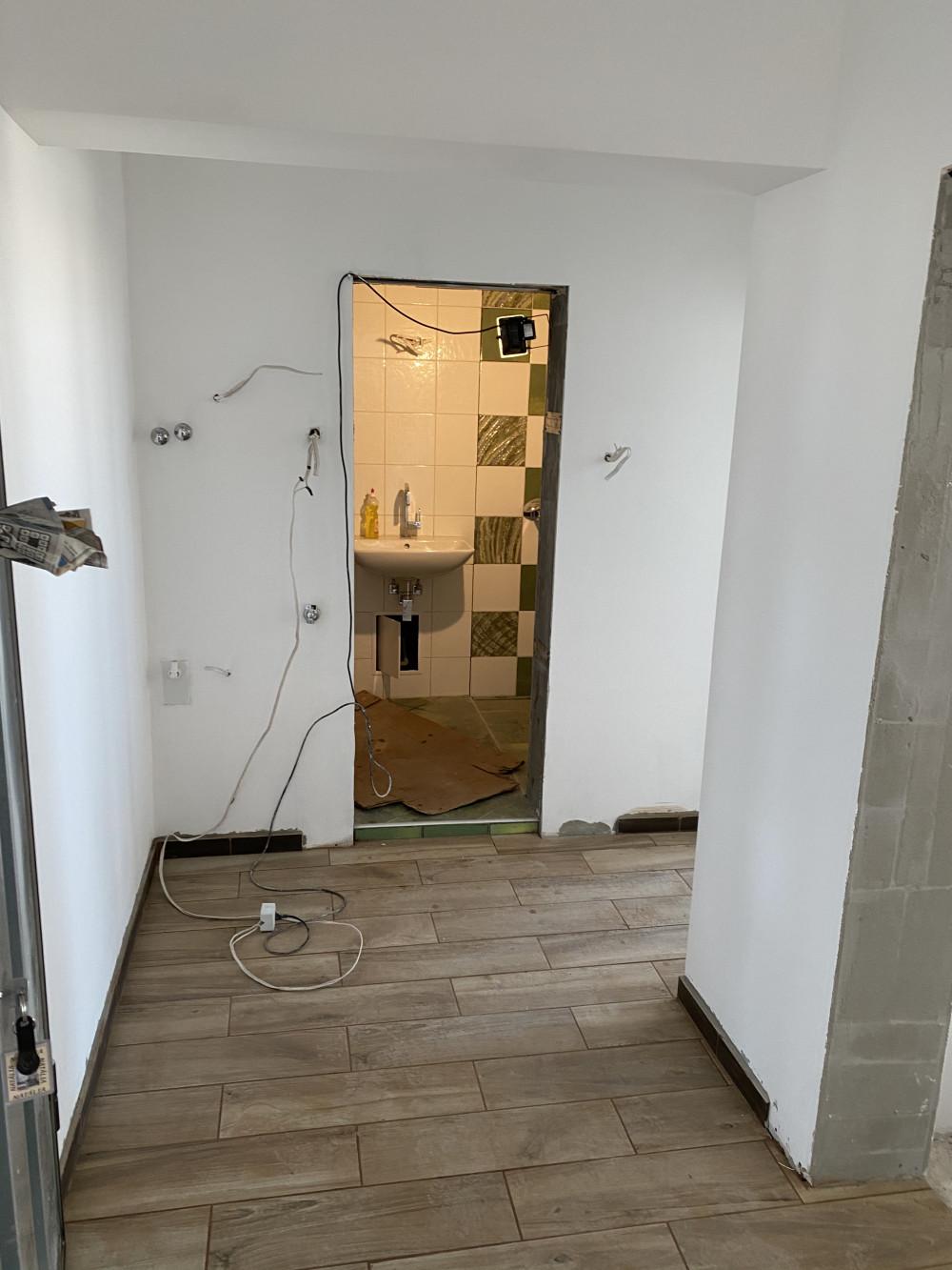 Лепене на Плочки в хола с трапезария