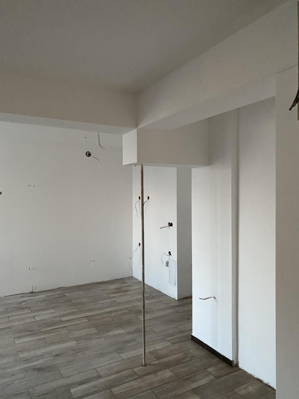 Лепене на Плочки в хола с трапезария