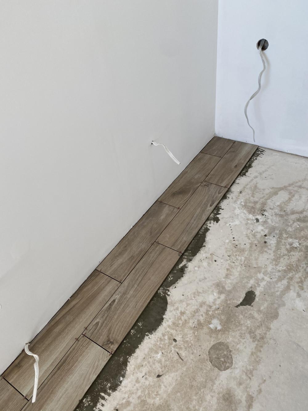 Плочки в хола с трапезария