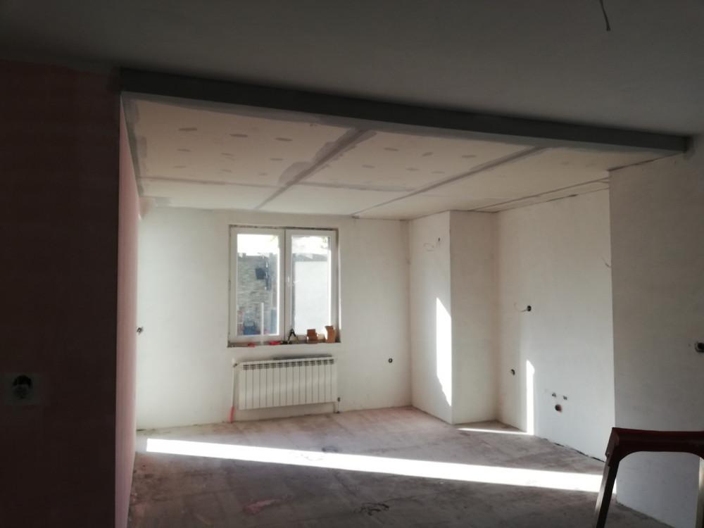 Тухлена стена, ламинат