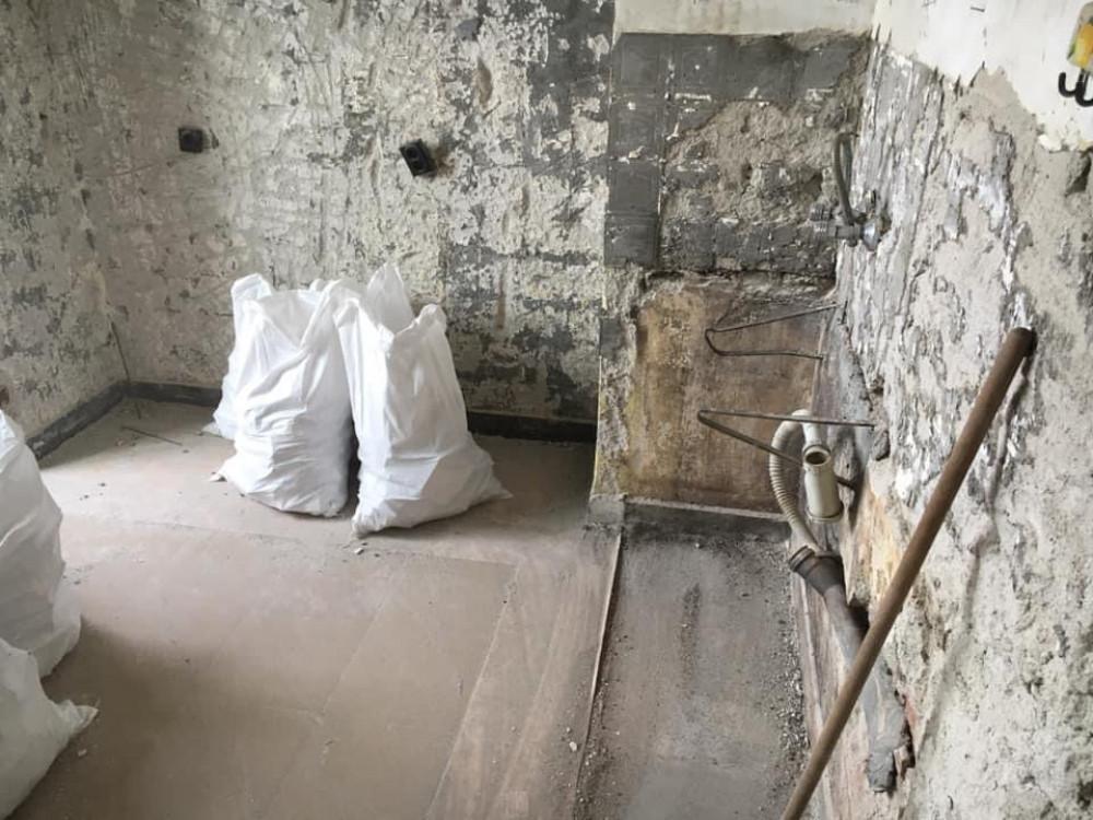 5E7D0352-5B81-4F16-A4CC-FADC1F472265