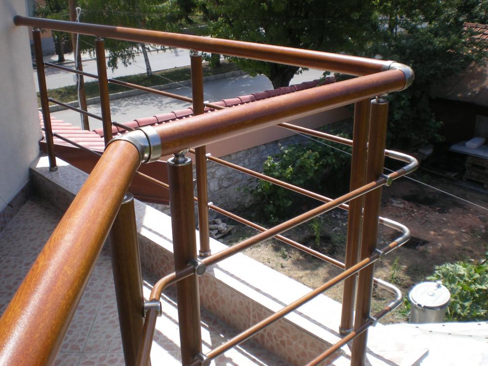 Алуминиев парапет в цвят дърво с 3 бр ф 16