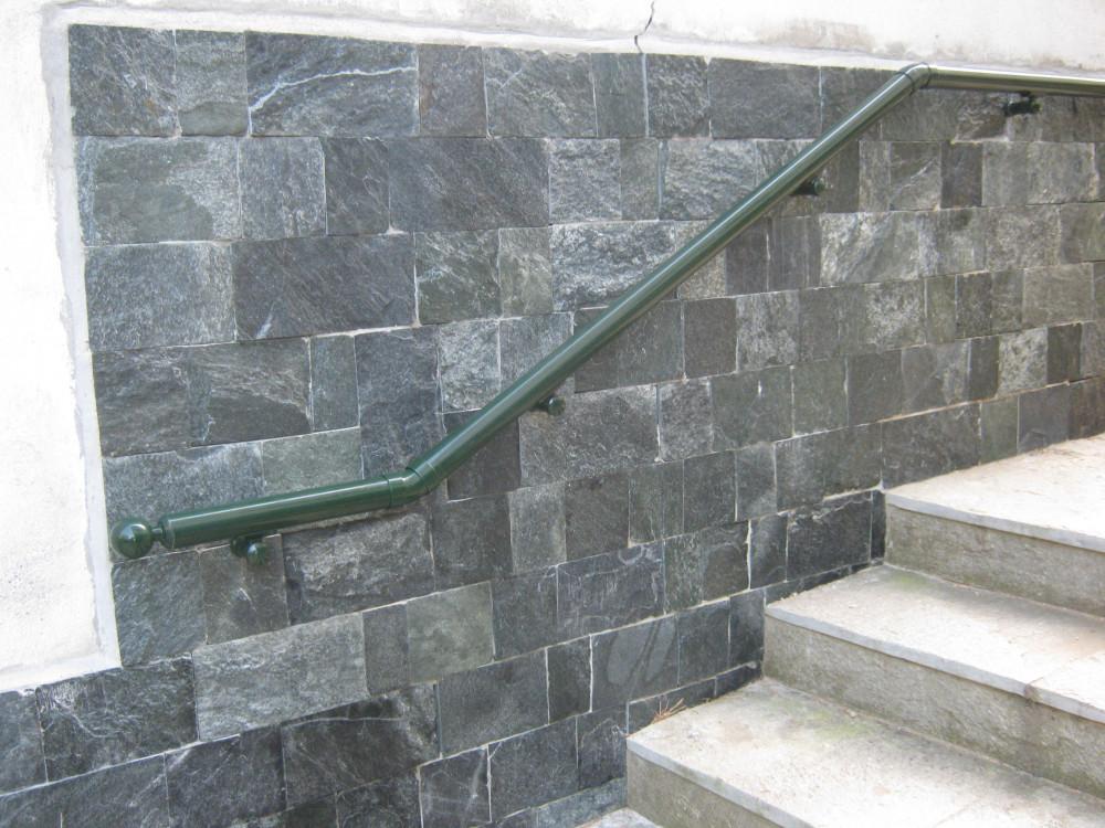 Стенно ръкохватка по стена