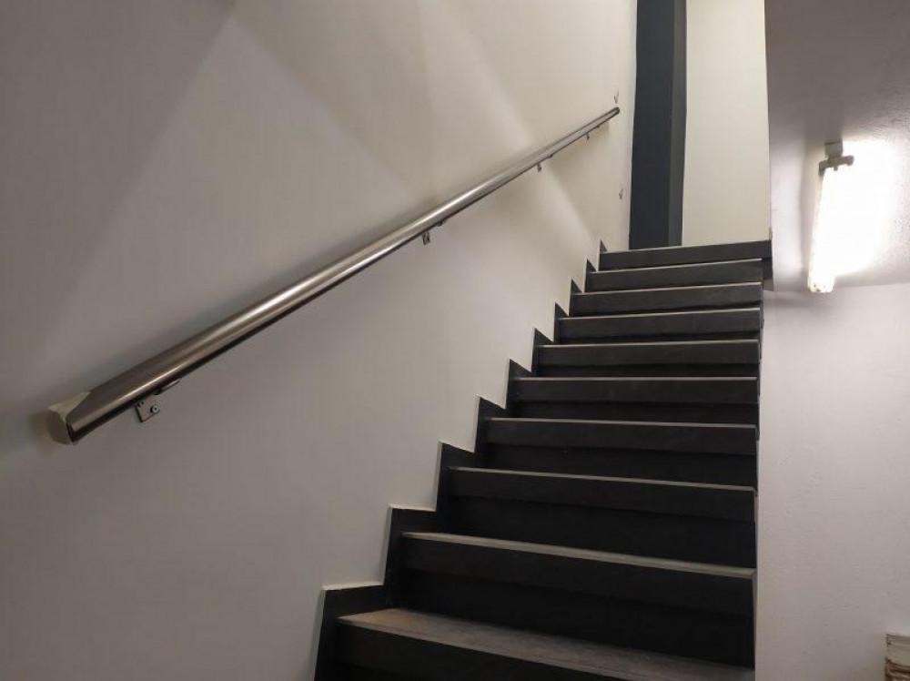 Ръкохватка ф 50 с л държачи за стена