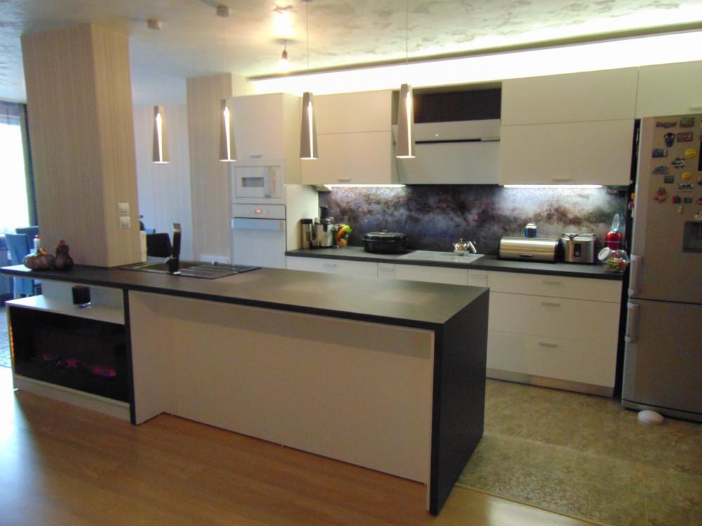 Кухня с декоративна камина _32