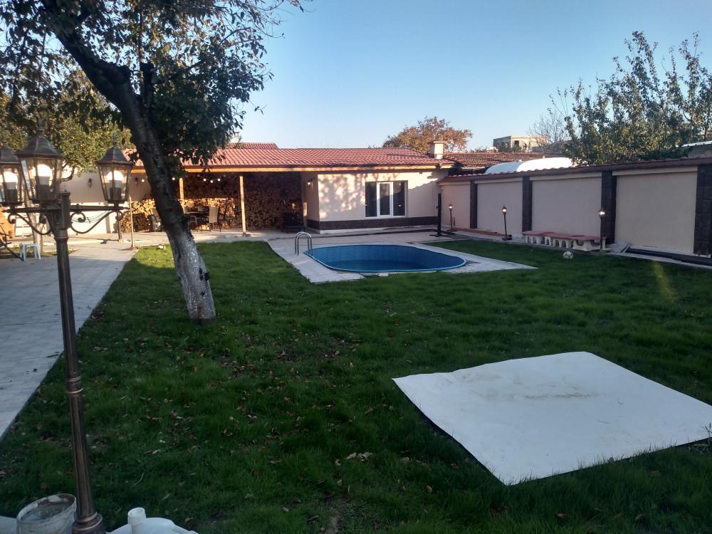 Тревна площ с подземна напоителна система