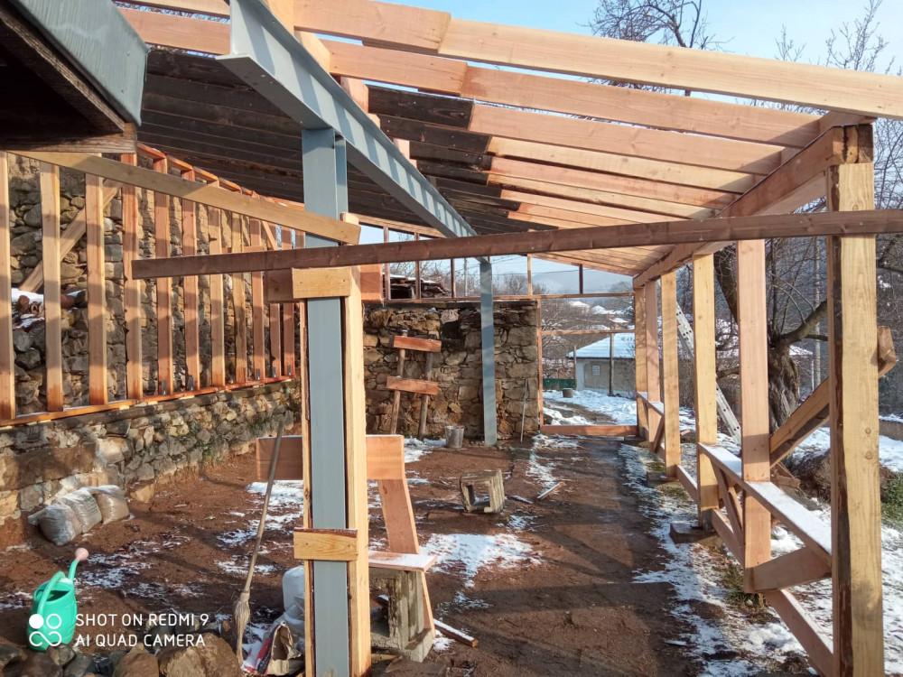 ДЪРВЕНА КОНСТРУКЦИЯ СЪС СТОМАНЕН ТРЕГЕР