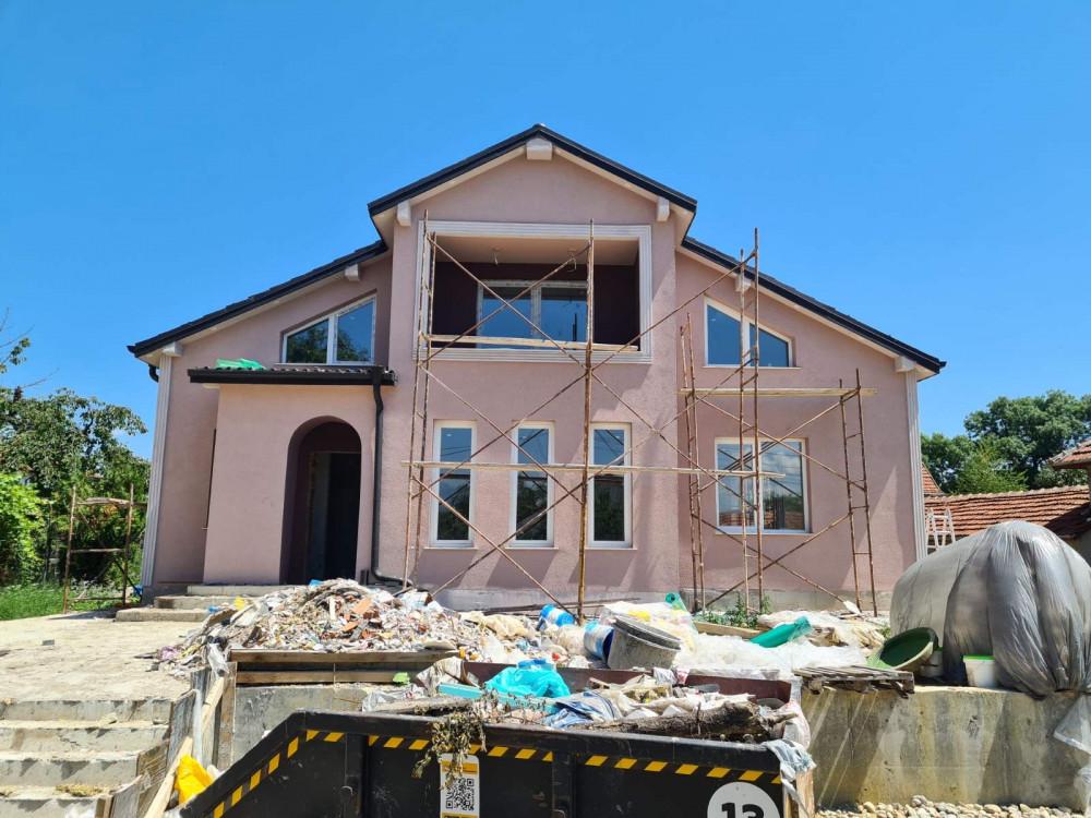 B82CAF55-D667-47D6-9526-843A4F258E7B